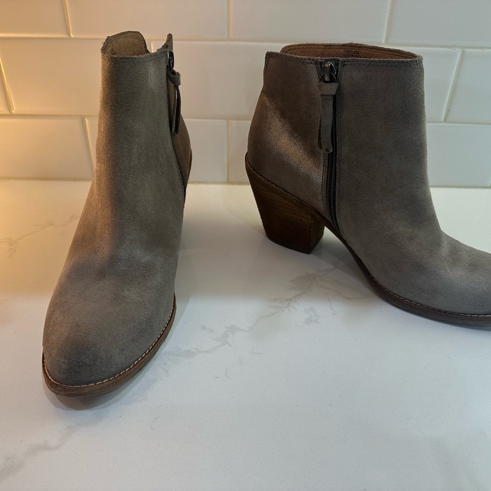 Sofft Gray Suede & Metallic Silver Ankle Booties size 8.5